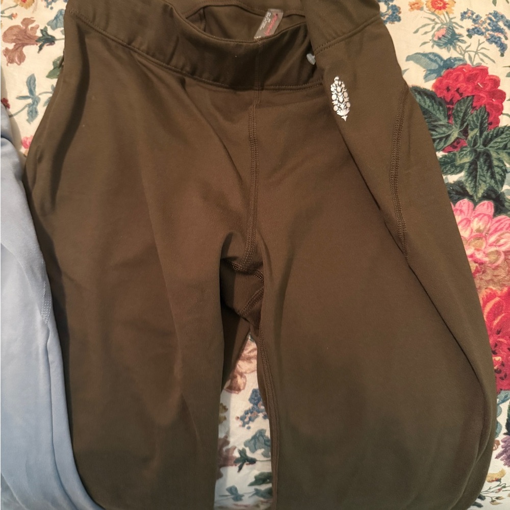 Olive FP MOVEMENT PANTS small like new never worn bounce bubble pants-plastictag